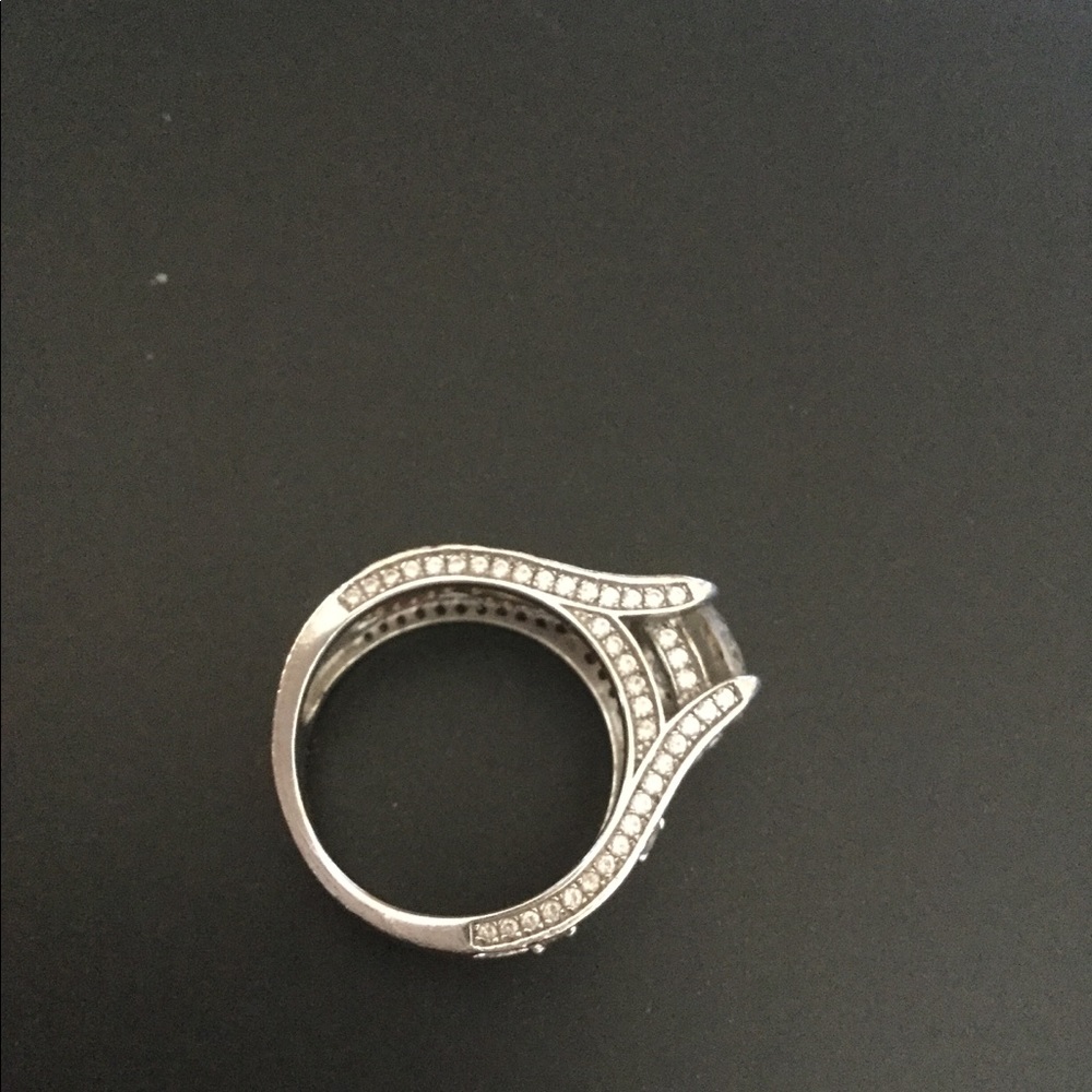❌SOLD❌ Jeulia Tri-Tone Ring - Picture 5 of 6